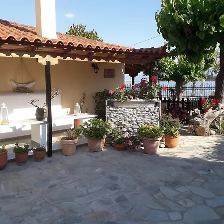 Le Due Sorelle Spilia (Central Greece)