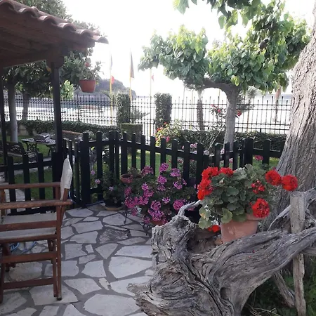 Le Due Sorelle Spilia (Central Greece)