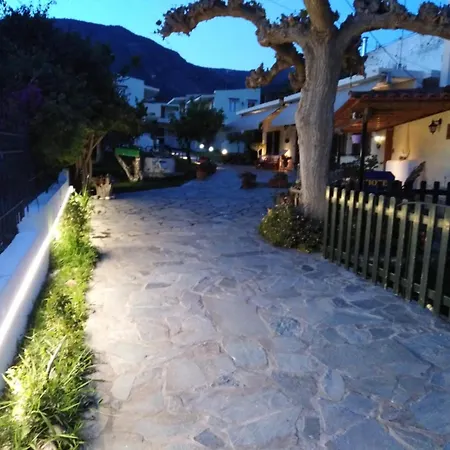 Le Due Sorelle Spilia (Central Greece)