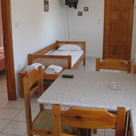 Le Due Sorelle Spilia (Central Greece)